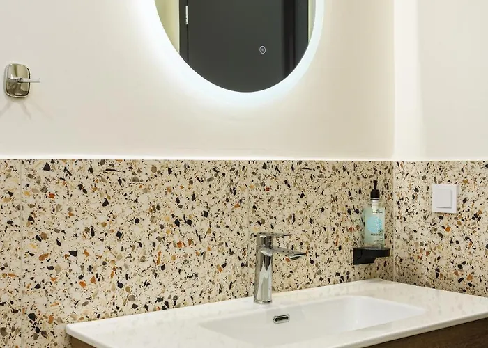 Boat House - Near Papafi Metro Station Θεσσαλονίκη