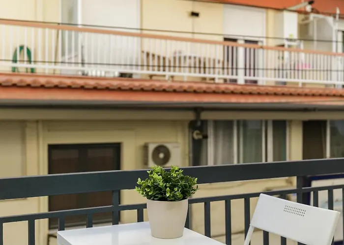 Boat House - Near Papafi Metro Station Θεσσαλονίκη