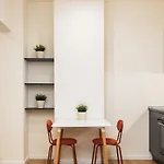 Boat House - Near Papafi Metro Station Apartment *