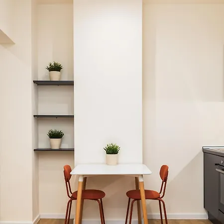 Boat House - Near Papafi Metro Station Apartment *