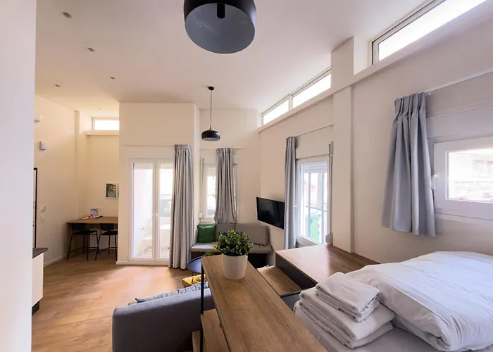 Boat House - Near Papafi Metro Station Apartment